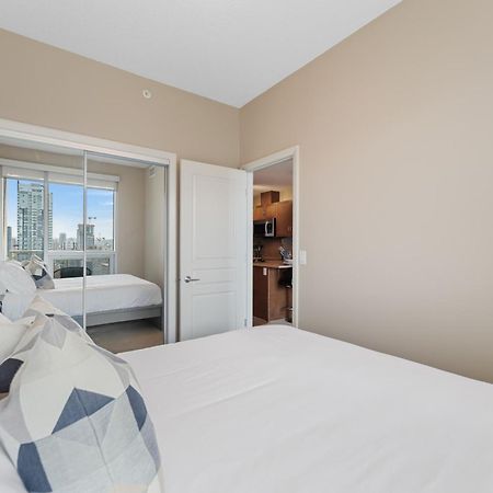 Heart Of Downtown Calgary Spacious Luxury Condo With Stunning Views And Premium Amenities Zewnętrze zdjęcie