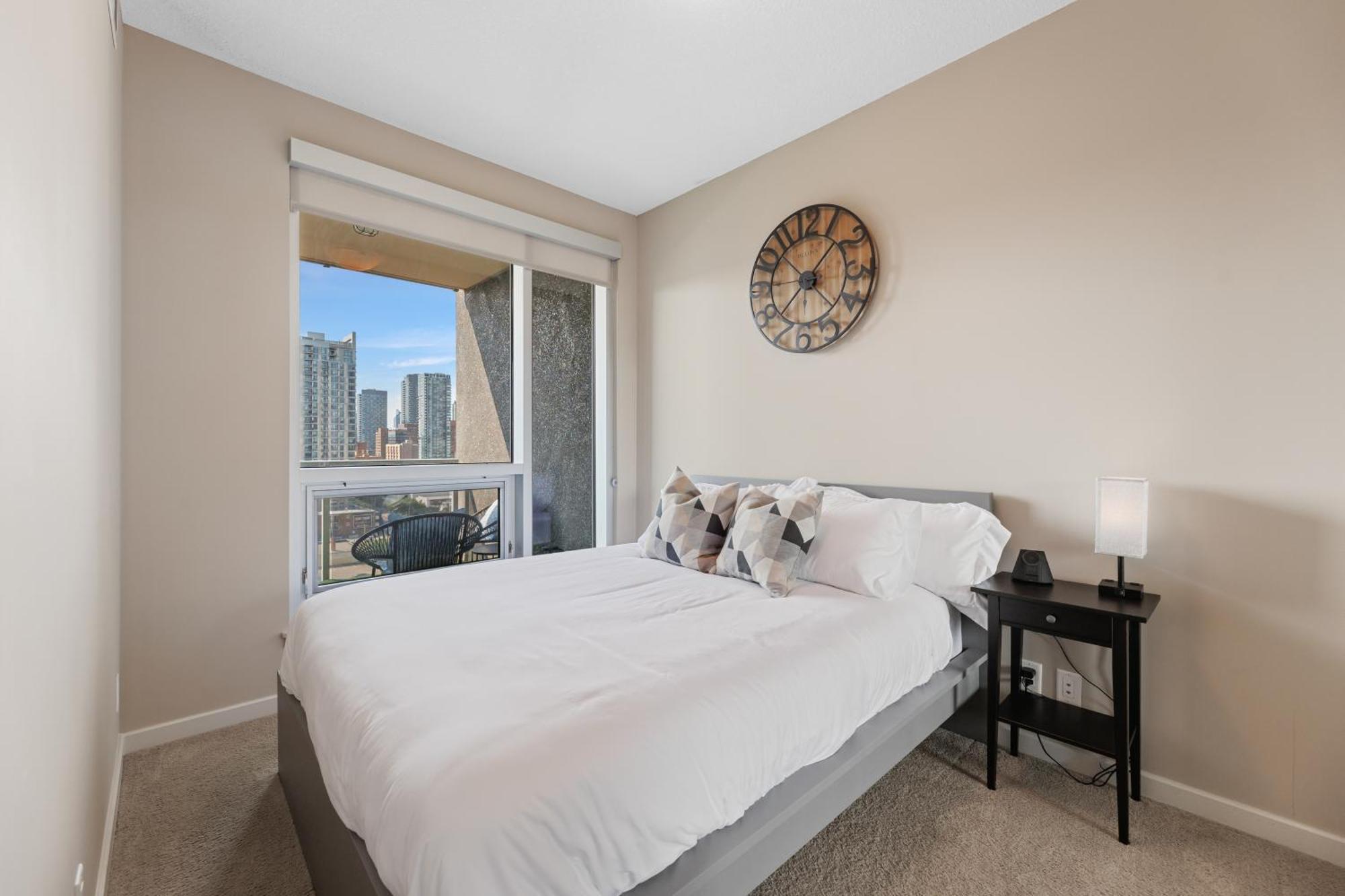 Heart Of Downtown Calgary Spacious Luxury Condo With Stunning Views And Premium Amenities Zewnętrze zdjęcie