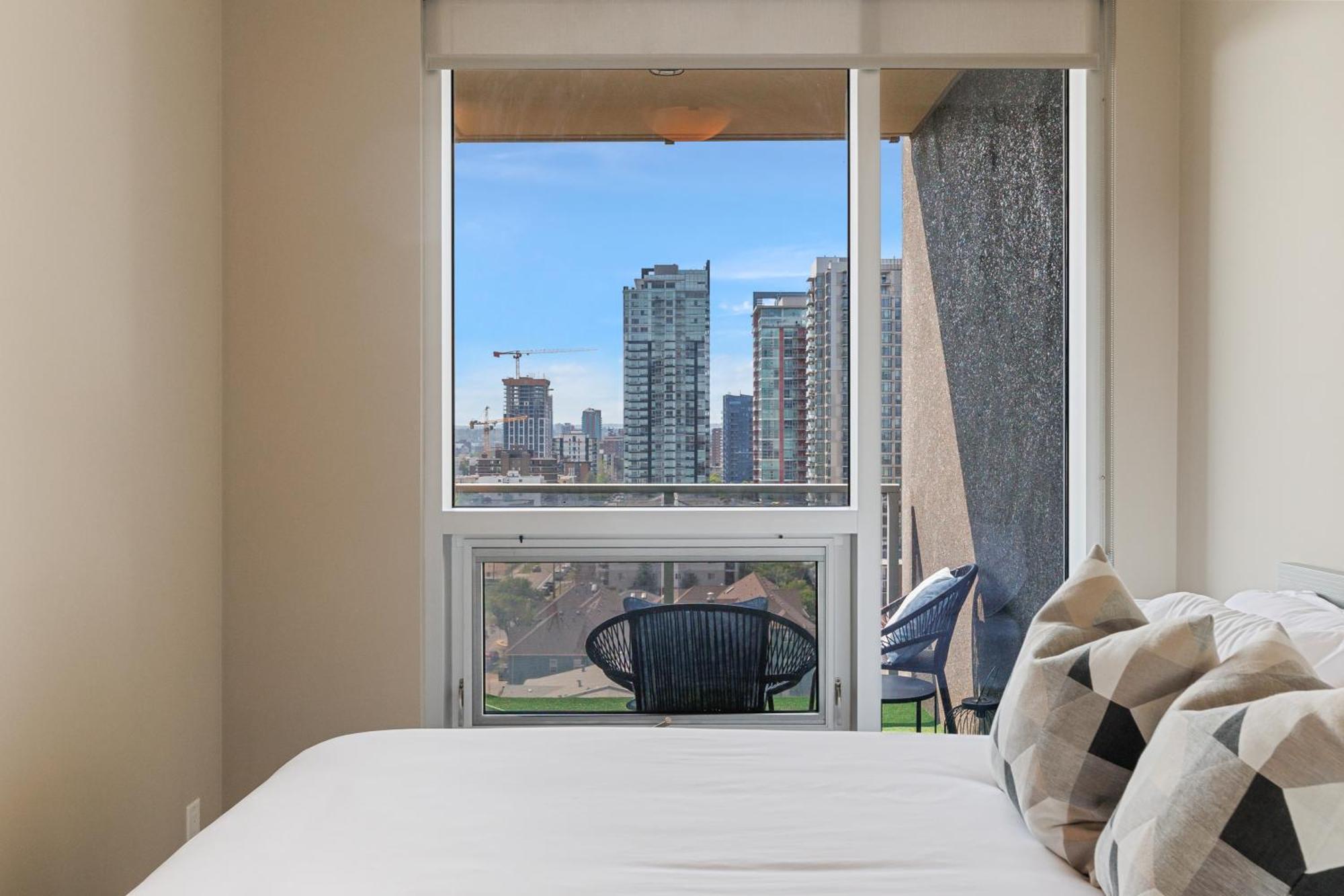 Heart Of Downtown Calgary Spacious Luxury Condo With Stunning Views And Premium Amenities Zewnętrze zdjęcie
