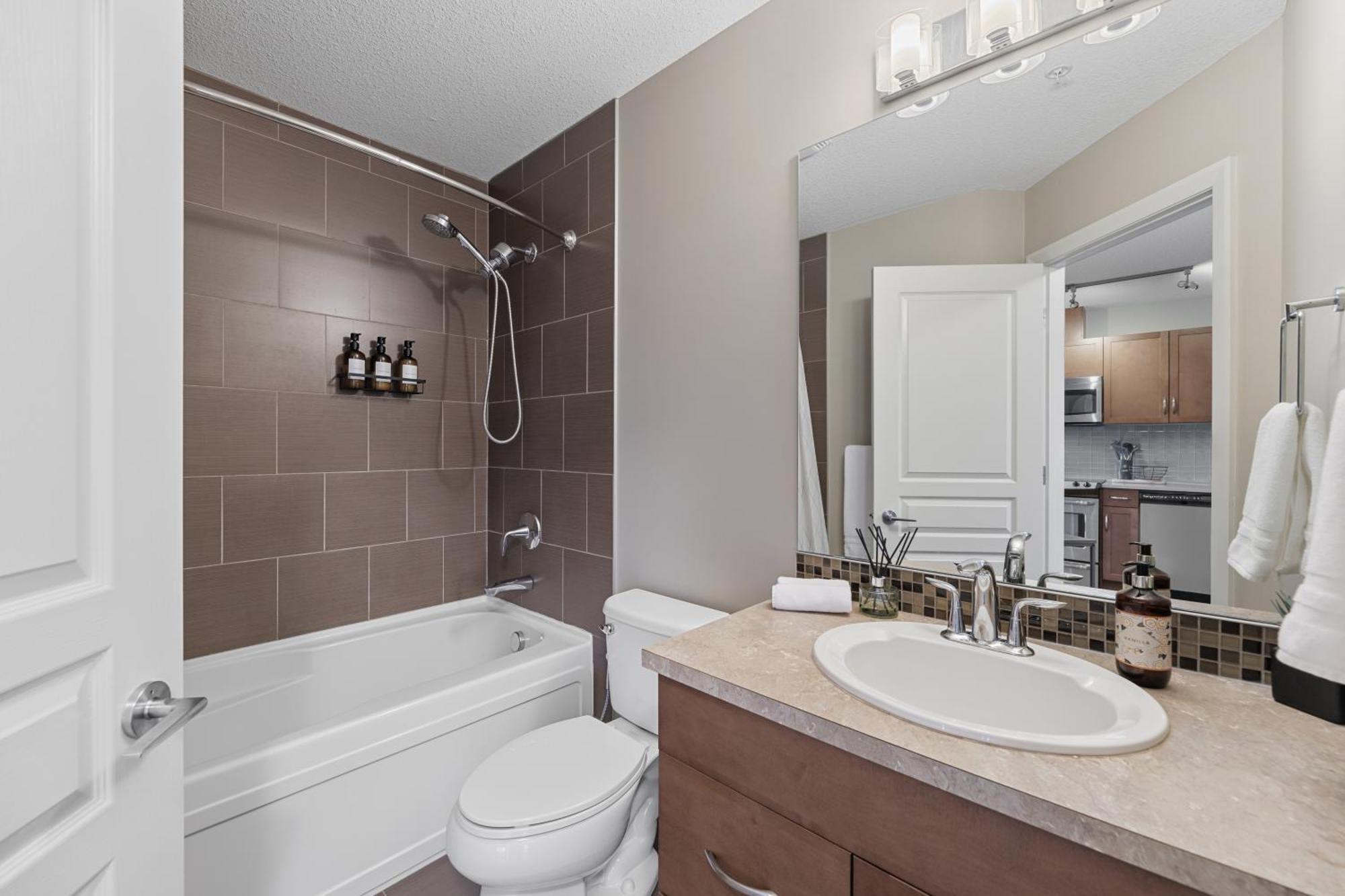 Heart Of Downtown Calgary Spacious Luxury Condo With Stunning Views And Premium Amenities Zewnętrze zdjęcie