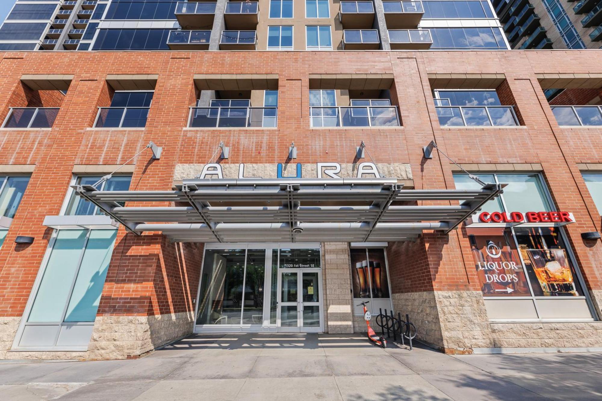 Heart Of Downtown Calgary Spacious Luxury Condo With Stunning Views And Premium Amenities Zewnętrze zdjęcie