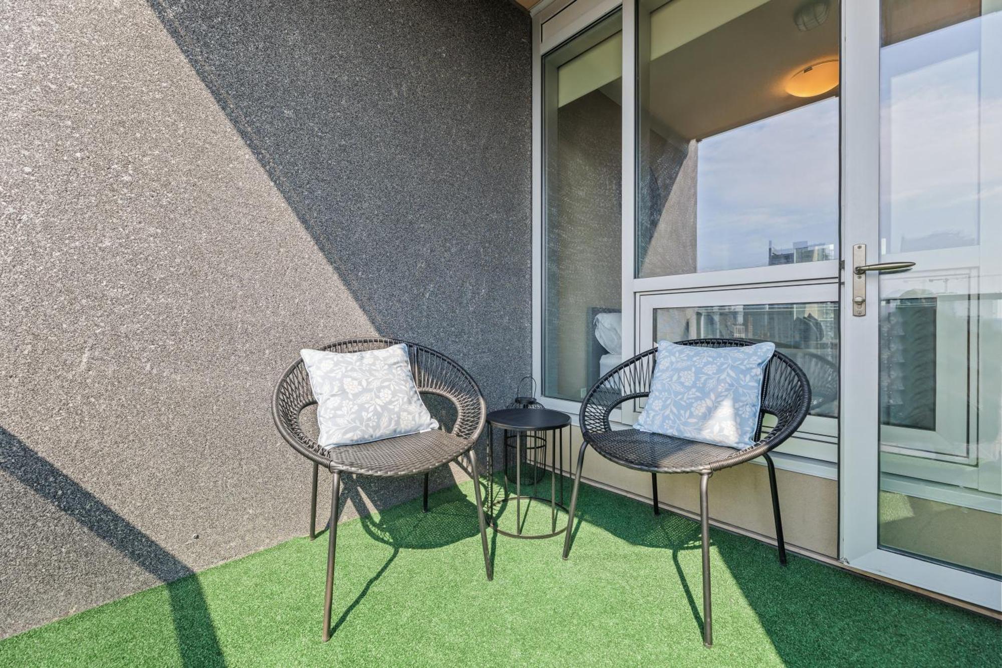 Heart Of Downtown Calgary Spacious Luxury Condo With Stunning Views And Premium Amenities Zewnętrze zdjęcie